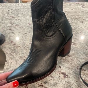 Brand new never worn size 9.5